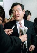 Kato indicates Mori should announce resignation before motion